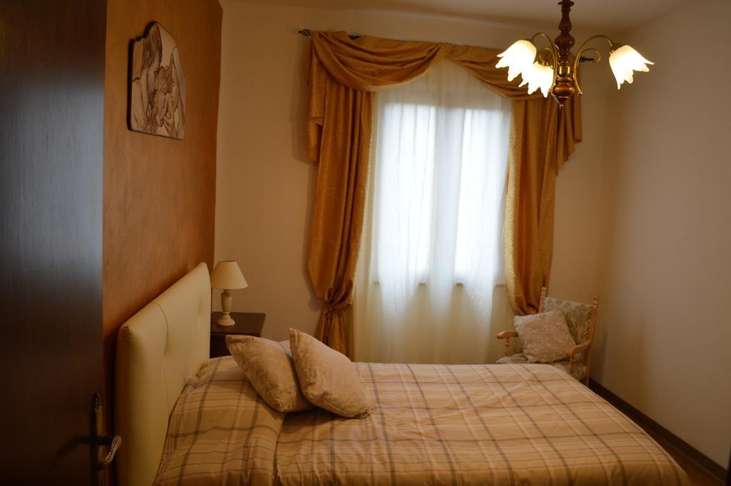 La Piccola Loggia Apartment Торита ди Сиена Стая снимка